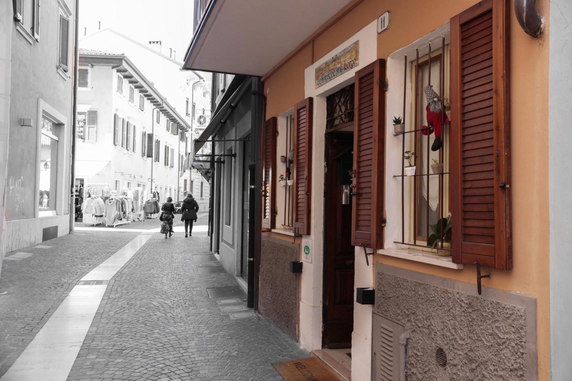 Le Finestre Sul Borgo Rooms Peschiera del Garda Exterior foto