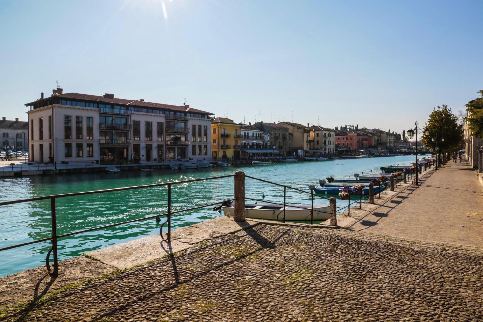 Le Finestre Sul Borgo Rooms Peschiera del Garda Exterior foto