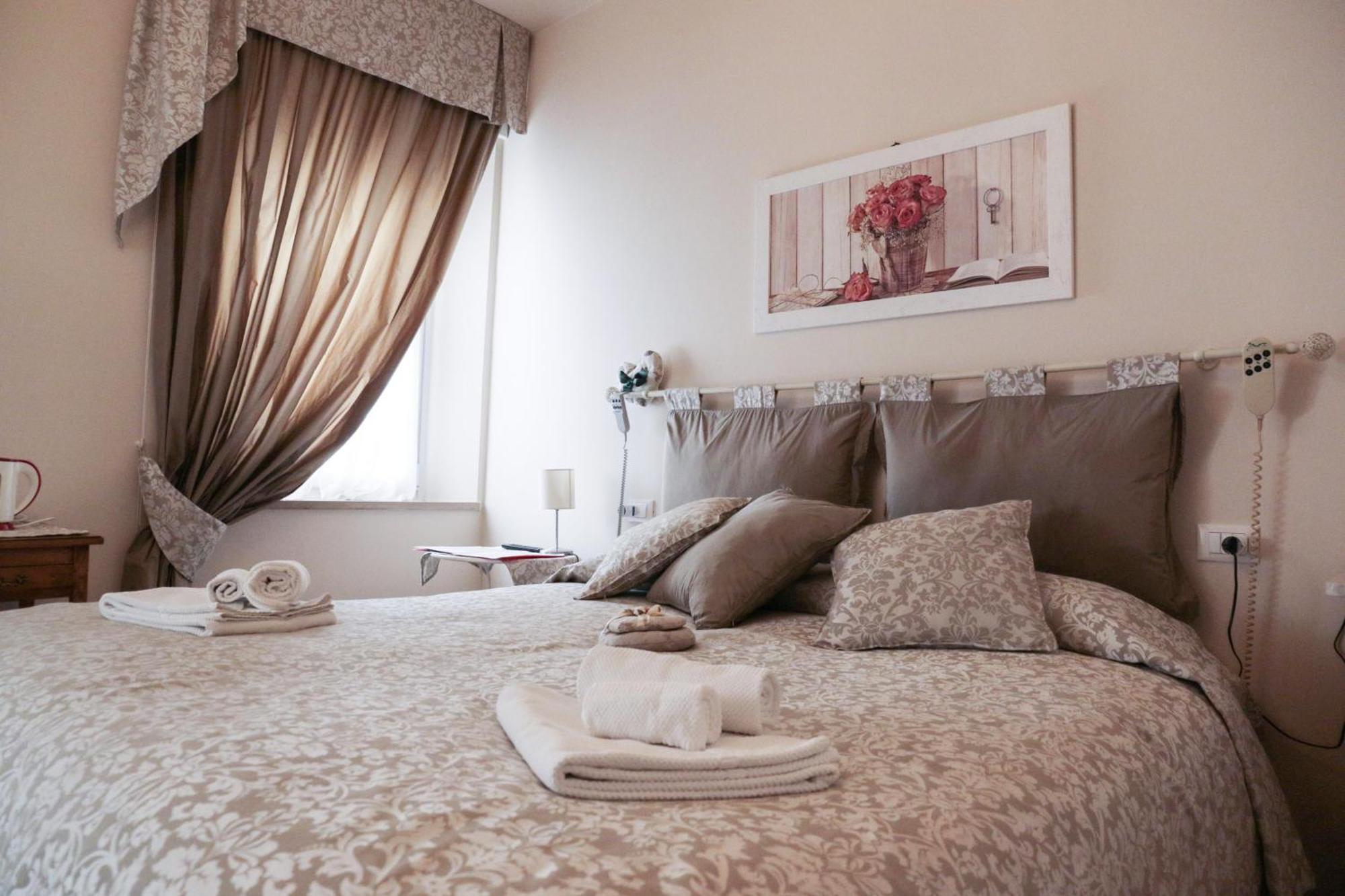 Le Finestre Sul Borgo Rooms Peschiera del Garda Exterior foto