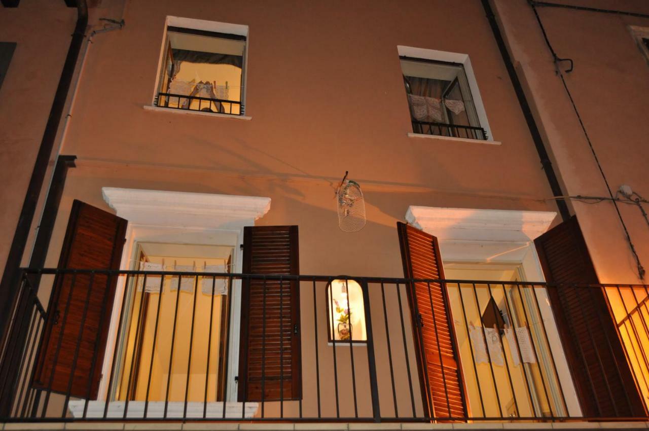 Le Finestre Sul Borgo Rooms Peschiera del Garda Exterior foto