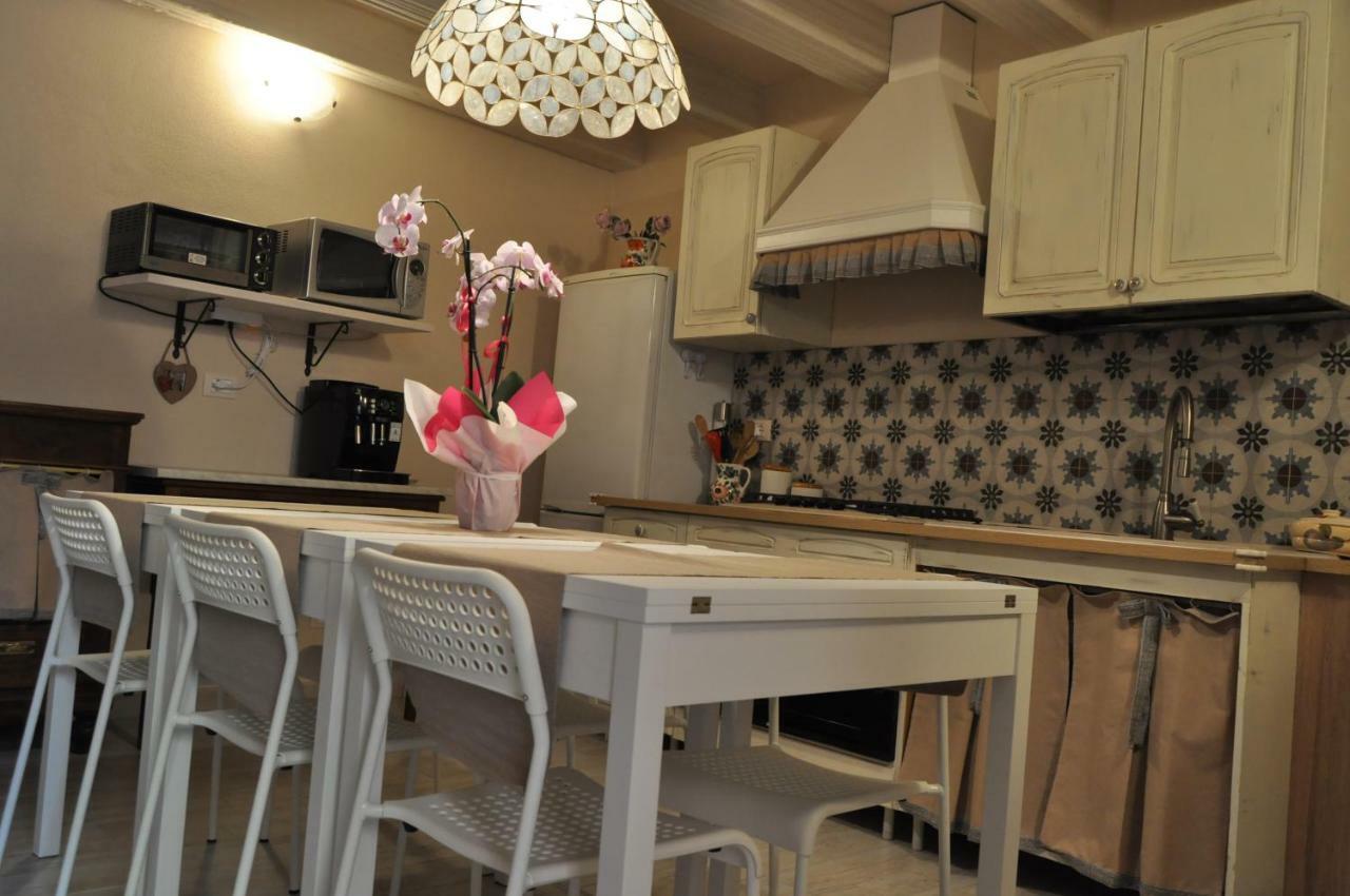 Le Finestre Sul Borgo Rooms Peschiera del Garda Exterior foto