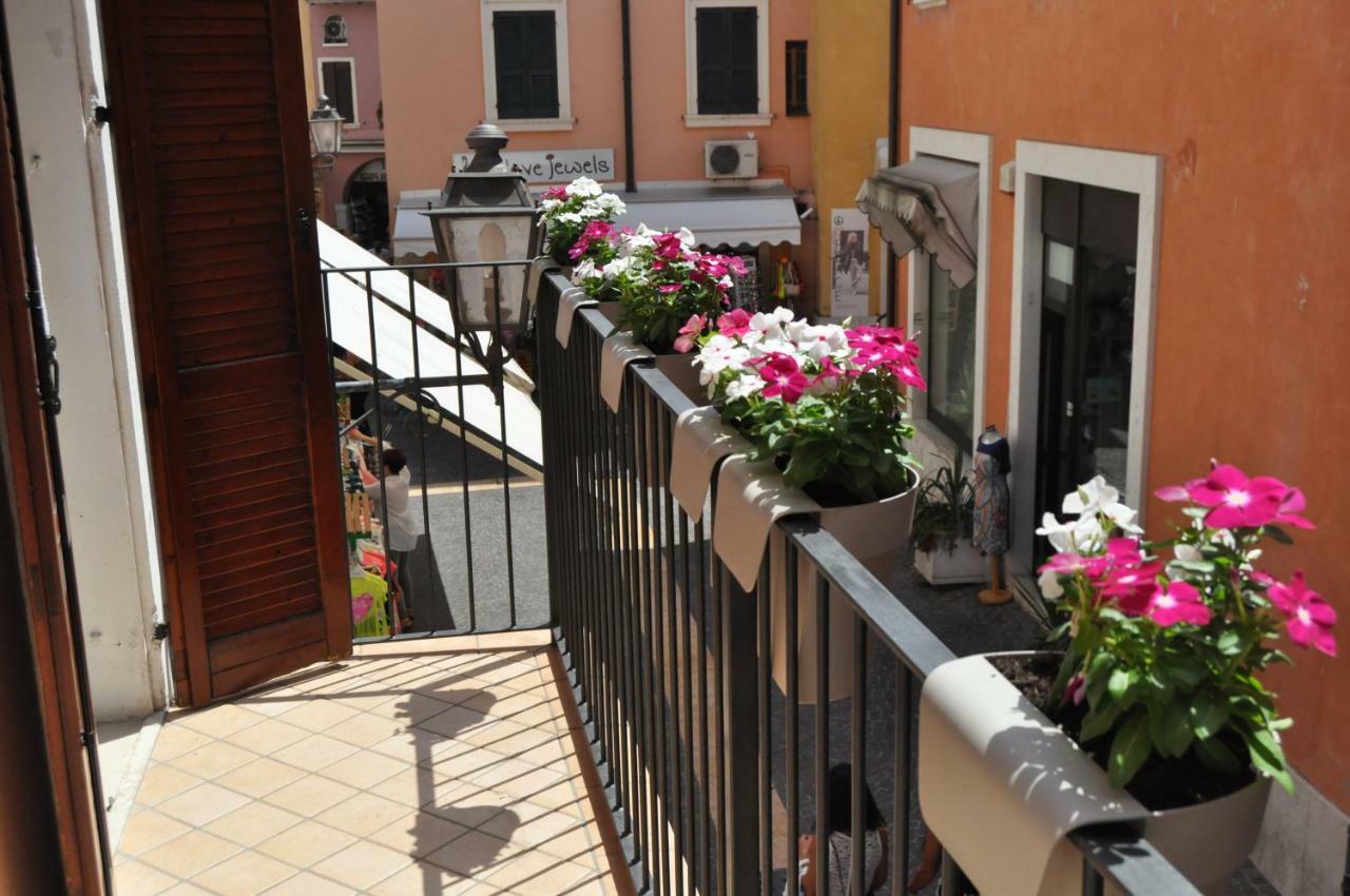 Le Finestre Sul Borgo Rooms Peschiera del Garda Exterior foto