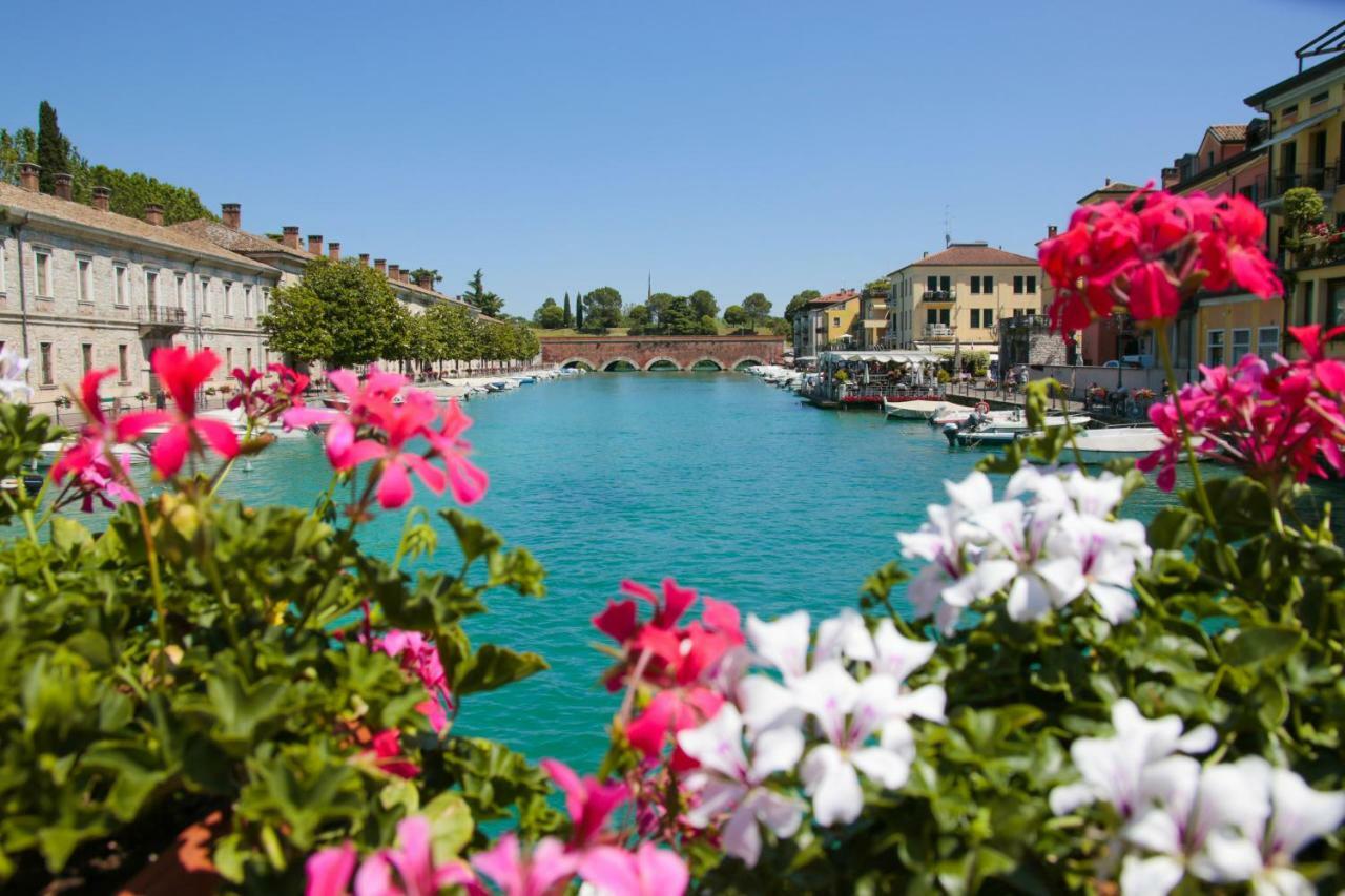 Le Finestre Sul Borgo Rooms Peschiera del Garda Exterior foto